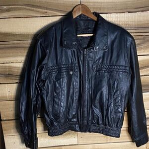 Berman’s Men's Black Leather bomber Jacket size medium Thinsulate lining